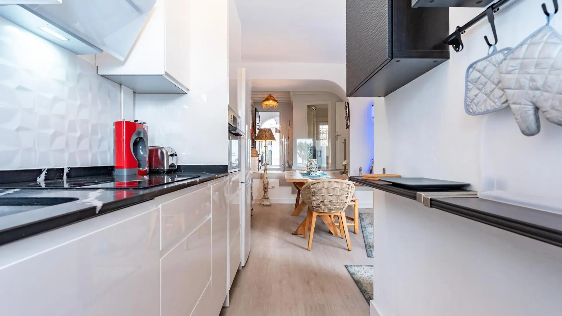 Beautiful Frontline Apartment Marbella Spanien