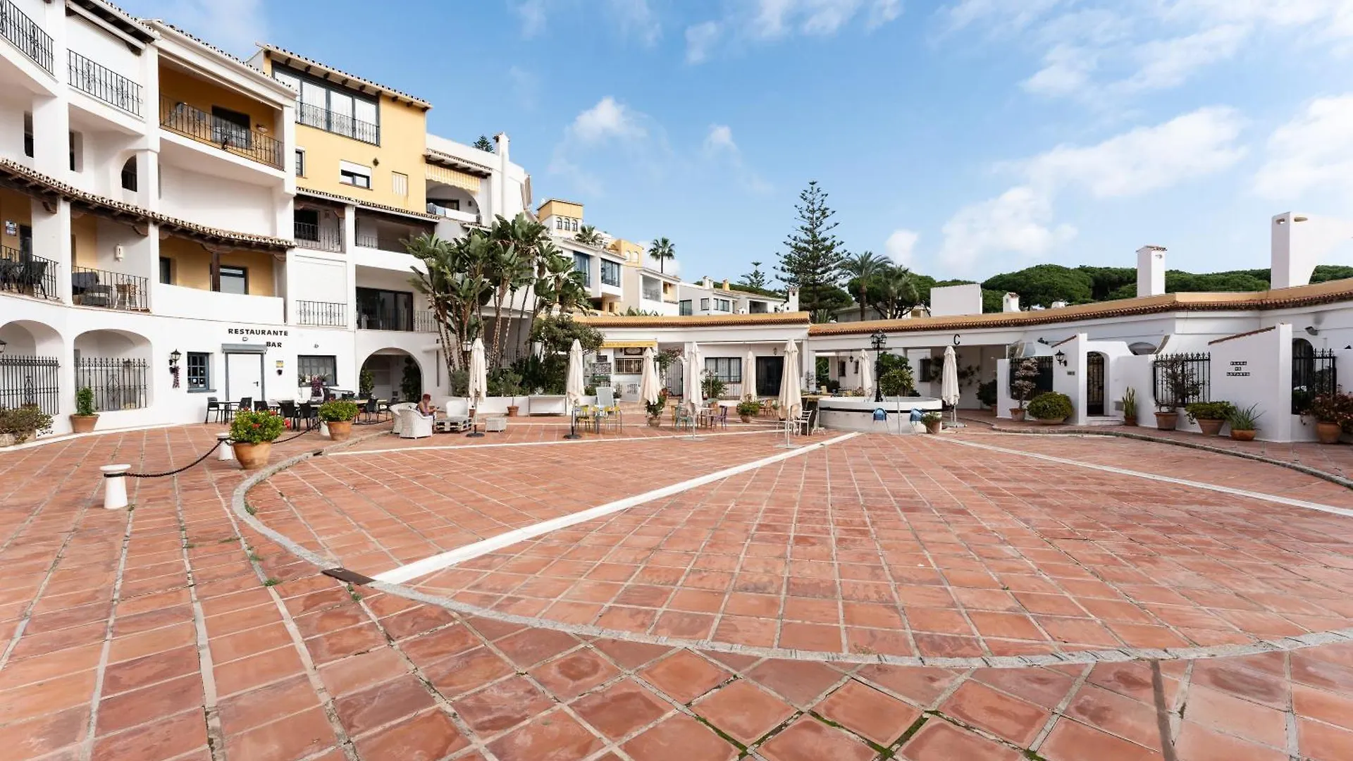 Beautiful Frontline Apartment Marbella Spanien